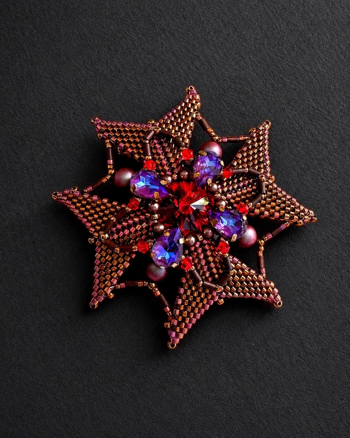 Scarlet - brooch spotlight